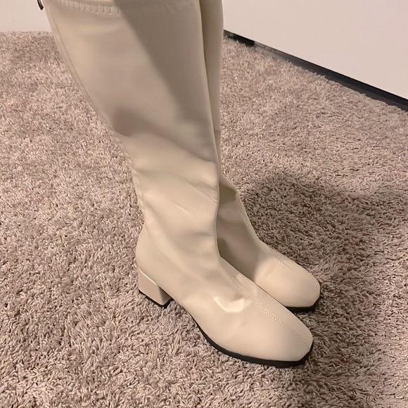 Cream knee height boots. Size 7.5 - Picture 1 of 3